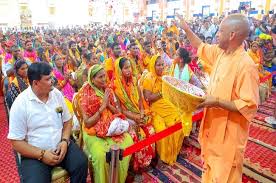 Amount : यूपी के सफाईकर्मियों को दिवाली से पहले योगी सरकार का बड़ा तोहफा, जल्द खाते में आएगी यह रकम ?