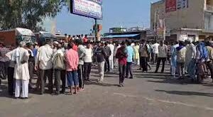 Military serious :  खाना खाने के विवाद में युवक की हत्या, फौजी गंभीर, आक्रोशित ग्रामीणों ने स्टेट हाईवे पर लगाया जाम ?