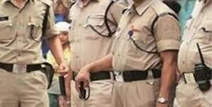 Policeman : कुशीनगर में 25 पुलिसकर्मी लाइन हाजिर, एसपी लखनऊ संबद्ध एडीजी ने आदेश जारी किया, NEET छात्र की हत्या के मामले में कार्रवाई ?