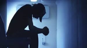 The reason remains a mystery : जौनपुर, उत्तर प्रदेश होटल के कमरे में युवक ने की आत्महत्या, कारण बना रहस्य ?