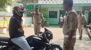Who was he : बागपत कोतवाली में बाइक पर सवार होकर पहुंचा एक शख्स, जैसे ही हेलमेट उतारा सभी पुलिसकर्मी रह गए सन्न, कौन था वो ?