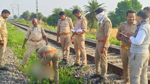 Jaunpur News: हादसा या हत्या जौनपुर में रेलवे ट्रैक पर मिले दो युवकों के शव, परिजनों ने लगाया हत्या का आरोप ?