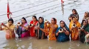 Concluded with : देशभर में धूमधाम से संपन्न हुआ लोक आस्था का महापर्व छठ, उगते सूर्य को अर्घ्य देने के साथ हुआ समापन ?