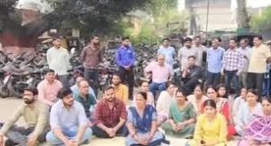 Increased resentment : सरकारी डॉक्टर्स और किसान यूनियन ने दिया थाने पर धरना; चोरी का खुलासा न होने से बढ़ी नाराजगी ?