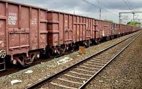 Not identified : देवरिया में मालगाड़ी से कटकर युवक की मौत दो हिस्सों में कटा शरीर, जीआरपी ने शव कब्जे में लिया, नहीं हुई शिनाख्त ?