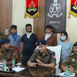 Rupee notes UP: के गांजा तस्कर के घर 2 करोड़ कैश मिला पुलिसवाले गिनते-गिनते थके; झोले-बोरे में रखे थे 100, 50 और 20 रुपए के नोट ?