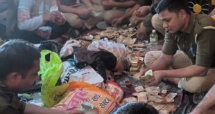 Policemen UP: के गांजा तस्कर के घर 2 करोड़ कैश मिला पुलिसवाले गिनते-गिनते थके; झोले-बोरे में रखे थे 100, 50 और 20 रुपए के नोट ?