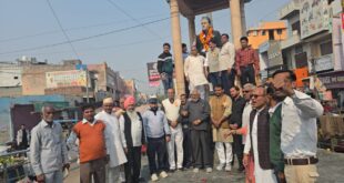 Homage : कांग्रेसियो ने मनाई देश के प्रथम प्रधानमंत्री स्वर्गीय पंडित जवाहरलाल नेहरू जी की जयंती, प्रतिमा पर माल्यार्पण कर दी श्रद्धांजलि ?