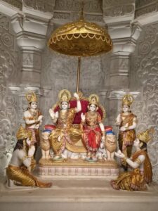 Ayodhya Ram Temple : अयोध्या राममंदिर के राम दरबार की आज की मनमोहक तस्वीर आई सामने ?