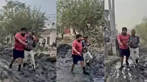 The villagers were enraged : जेई को कीचड़ में घुसेड़कर परेड कराई, किसान नेता ने गला पकड़ कर घसीटा, मुजफ्फरनगर में गांववाले भड़के ?