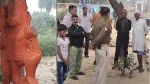 Idol broken in Hanuman temple : उत्तर प्रदेश के हापुड़ जिले में हनुमान मंदिर में मूर्ति भंग की घटना पर ग्रामीणों और भाजपा नेताओं की कार्रवाई ?