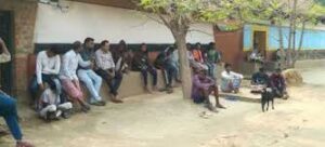 Villagers upset : जनपद हापुड़, मुर्गी फार्म से गांव में उड़कर पहुंच रही हवा के साथ दुर्गंध ग्रामीणों के लिए चिंता जनक ग्रामीण परेशान ?