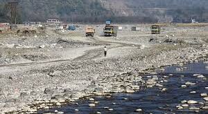 looming danger : यमुना किनारे किसानों की ज़मीन पर अवैध रेत खनन का खुलासा पर्यावरण और किसानों की आजीविका पर मंडराया खतरा ?