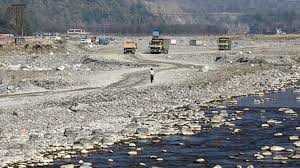 looming danger : यमुना किनारे किसानों की ज़मीन पर अवैध रेत खनन का खुलासा पर्यावरण और किसानों की आजीविका पर मंडराया खतरा ?