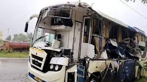 Chaos ensued : प्राइवेट बस की चपेट में आने से बाइक सवार दो की मौत,मचा कोहराम ?