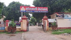 Jaunpur : विंध्याचल से लौट रहे पति-पत्नी समेत 3 की मौत जौनपुर में खड़े ट्रक में घुसी बोलेरो, कार का शीशा तोड़ते हुए महिला 8 फीट दूर गिरी ?