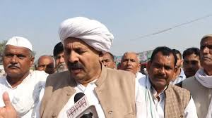 Demanded a bribe : किसान ने IAS के पैर पकड़े, लेखपाल ने रिश्वत मांगी मेरठ में जमीन विवाद, डीएम ने तीन सदस्यीय टीम गठित की ?