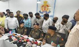 Will blow your mind : पकड़ा गया UP Police का घूसखोर इंस्पेक्टर 4 लाख की रिश्वत लेते रंगे हाथों गिरफ्तार पूरा मामला उड़ा देगा होश ?