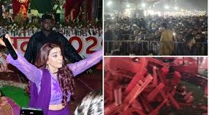 Chairs broken : बाराबंकी में अक्षरा सिंह के Live शो में हंगामा बेकाबू हुई भीड़, सैकड़ों कुर्सियां टूटीं ?