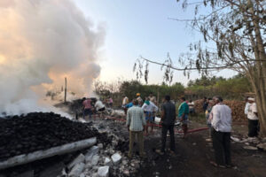 Coconut in Mandya : मांड्या में नारियल का गोदाम में लगी आग, लाखों रुपए का माल खाक ?
