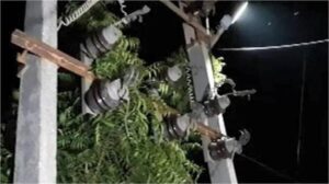 Electricity worker-police : हापुड़ में बिजलीकर्मी-पुलिस भिड़ंत: चौकी की बिजली काटी, ₹3.43 लाख नोटिस वायरल ?