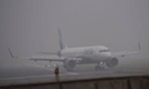 Travel advisory issued : घने कोहरे का असर: दिल्ली समेत उत्तर भारत के कई हवाई अड्डों पर उड़ानें प्रभावित, इंडिगो की ट्रैवल एडवाइजरी जारी