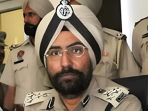 WhatsApp investment scam : व्हाट्सएप निवेश ठगी का शिकार हुए पूर्व IG, तबीयत बिगड़ी, वेंटिलेटर पर हालत स्थिर ?