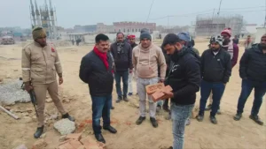 District under construction : जिलाधिकारी डॉ. दिनेश चंद्र ने निर्माणाधीन जिला कारागार निरीक्षण, गुणवत्ता जांच और श्रमिकों को कंबल वितरित किए ?