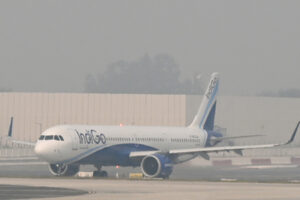 Indigo flight cancellation: इंडिगो की रद्द उड़ानों पर सियासी हंगामा, विपक्ष ने सरकार और एयरलाइन पर साधा निशाना ?