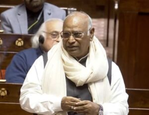 Parliament session : संसद सत्र एसआईआर के खिलाफ विपक्ष का प्रदर्शन, मल्लिकार्जुन खड़गे ने साधा सरकार पर निशाना ?