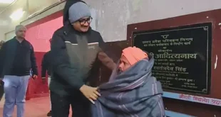 Blankets were distributed to those in need: फर्रुखाबाद डीएम ने शीतलहर में जरूरतमंदों को कंबल वितरित, सुरक्षा और सहायता सुनिश्चित की ?