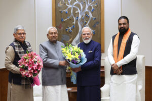 Cabinet in Bihar : नीतीश कुमार ने की पीएम मोदी और अमित शाह से मुलाकात, बिहार में मंत्रिमंडल विस्तार समेत कई मुद्दों पर चर्चा ?