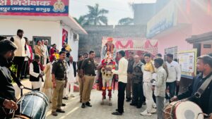 Sub Inspector: उप निरिक्षक प्रदीप चोधरी के रिटायर मेन्ट पर फुल माला पहना जोरदार स्वागत किया ?