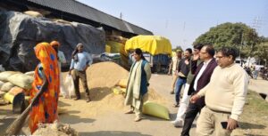 SDM : एसडीएम ने किया धान क्रय केंद्रों का निरीक्षण, लापरवाही पर दी कड़ी कार्रवाई की चेतावनी ?