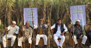 Sugarcane in hands : हाथों में गन्ना और खेतों में खाट पर बैठकर किसानों ने सुनाई ‘समृद्धि’ की कहानी ?