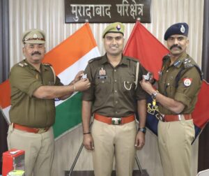 DIG Muniraj : डीआईजी मुनीराज जी ने स्वर्ण पदक विजेता आरक्षी अरशद खान को आउट ऑफ टर्न प्रमोशन देकर किया सम्मानित