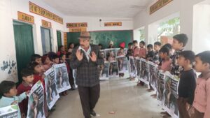 Master Trainer : मास्टर ट्रेनर नवीन दीक्षित ने अवकाश लेकर मॉडल स्कूल अकबरपुर में छात्रों को फाइलेरिया बचाव सिखाया ?