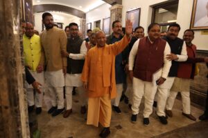 Cough syrup : कोडीन कफ सिरप के आरोपी संग अखिलेश यादव की वायरल फोटो और CM योगी आदित्यनथ का बयान, यूपी में मच गया सियासी घमासान ?