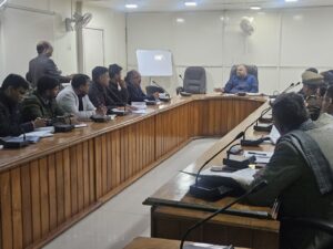 Encroachment : हापुड़ जनपद में सड़क के किनारे हो रहे अतिक्रमण को शीघ्र ही हटवाया जायें: डीएम ?