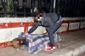 Display of self-respect : कंबल वितरण की राजनीति मदद के नाम पर गरीब की पहचान और आत्मसम्मान का प्रदर्शन ?