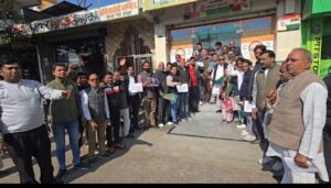 Bangladesh effigy : कांग्रेसियों ने फूंका बांग्लादेश का पुतला, बांग्लादेश के पीएम के खिलाफ लगाए मुर्दाबाद के नारे ?