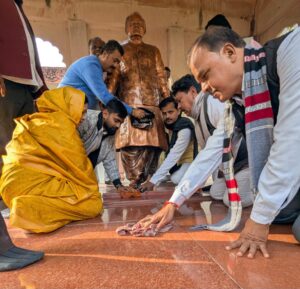 Deepotsav festival : अटल जयंती की पूर्व संध्या पर चलाया गया स्वच्छता अभियान अटल पार्क में रोशनी कर मनाया गया दीपोत्सव पर्व