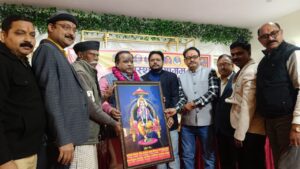 BJP District President : कायस्थ समागम में कायस्थों ने भाजपा जिलाध्यक्ष को एकता की माला पहनाई