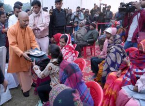 Protection from the cold, blankets : सीएम योगी ने अधिकारियों को ठंड से बचाव, कंबल, अलाव और रैन बसेरों की व्यवस्था सुनिश्चित करने निर्देश दिए ?