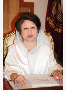 Inspirational journey : ख़ालिदा ज़िया: शर्मीली गृहिणी से बांग्लादेश की पहली महिला प्रधानमंत्री तक – एक राजनीतिक और प्रेरणादायक यात्रा