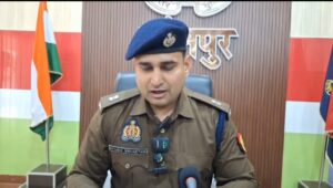 The accused were given Bibles : शाहगंज पुलिस ने धर्म परिवर्तन कराने वाले तीन आरोपियों को बाइबल सहित गिरफ्तार किया ?