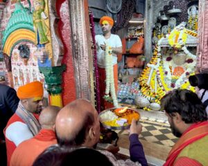 Visited Ayodhya Hanumangarhi : मुख्यमंत्री योगी आदित्यनाथ एवं रक्षा मंत्री राजनाथ सिंह ने अयोध्या हनुमानगढ़ी दर्शन किए