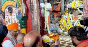 Visited Ayodhya Hanumangarhi : मुख्यमंत्री योगी आदित्यनाथ एवं रक्षा मंत्री राजनाथ सिंह ने अयोध्या हनुमानगढ़ी दर्शन किए