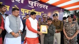 CM: मोहन यादव के सामने 10 इनामी नक्सलियों ने किया सरेंडर, हथियार भी सौंपे, जानें मुख्यमंत्री ने क्या कहा ?