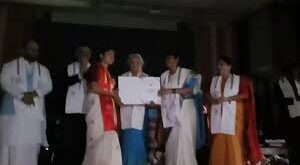 Medal Ceremony : पूर्वांचल विश्वविद्यालय में आखिर क्यों फायर हो गईं आनंदी बेन पटेल? प्रशासन को खूब सुनाया, मेडल सेरेमनी के दौरान 'घटना' ?